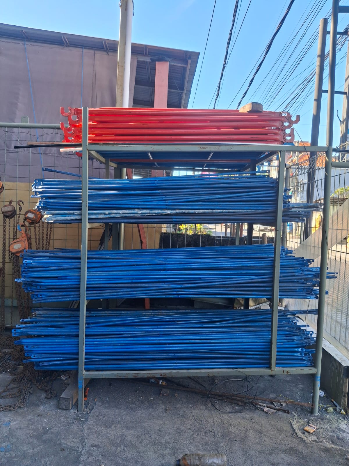 Cross brace 220