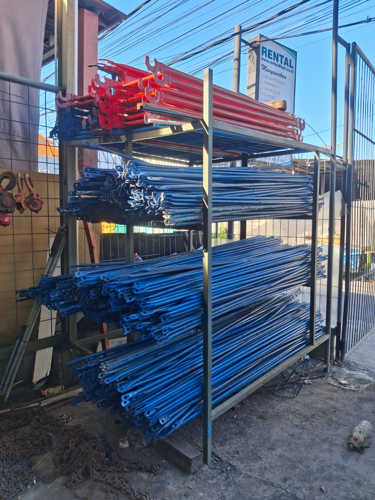 Cross brace 220