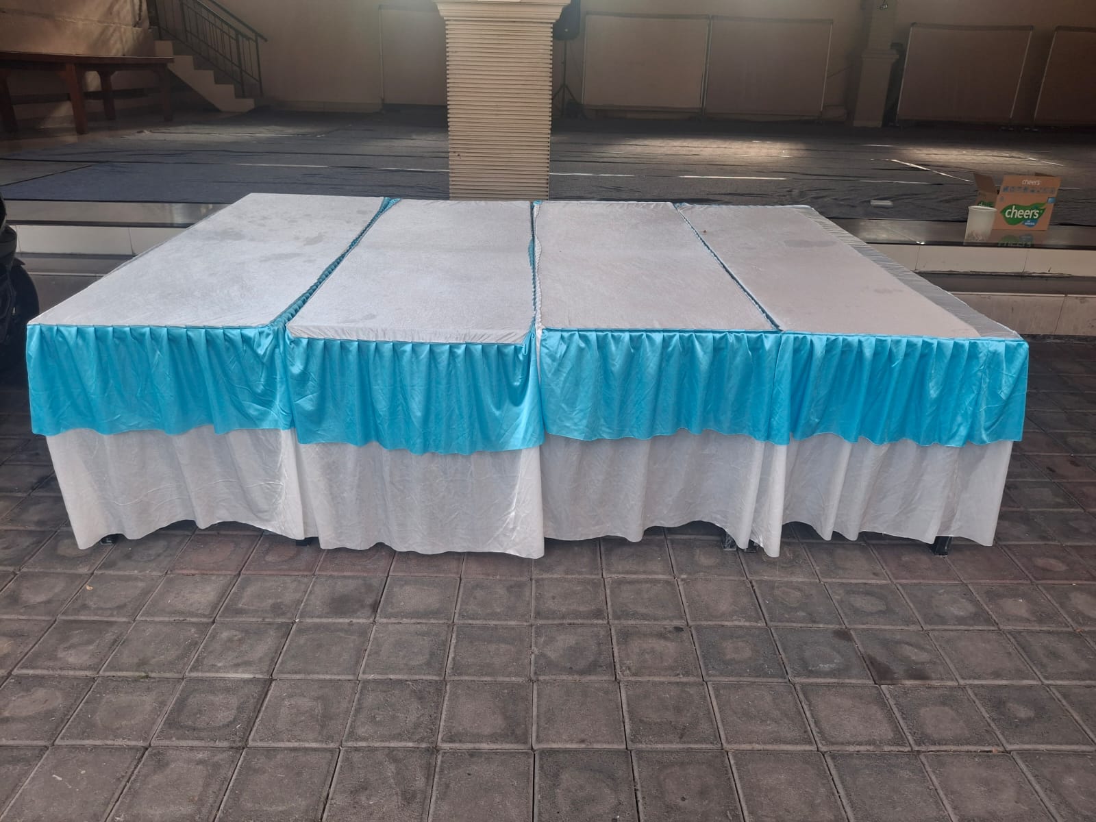 Meja prasmanan