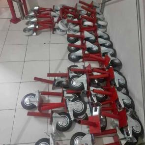 Sewa roda perancah Untuk memudahkan mobilisasi perancah Bisa langsung dorong ke lokasi yang di inginkan Tersedia model rem Hanya untuk wilayah bali Jaminan sewa KTP atau SIM Harga belum termasuk ONGKIR Gudang : Jl Pura Demak Barat No 168X Denpasar - Bali Telepon : 0811 39 5454