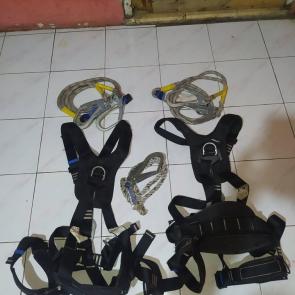 Sewa body pengaman bali Untuk pengaman pada saat bekerja di ketinggian Beban 200Kg Hanya untuk wilayah bali Harga sewa di hitung per hari Jaminan sewa KTP atau SIM Harga belum termasuk ONGKIR Gudang : Jl Pura Demak Barat No 168X Denpasar - Bali Telepon : 0811 39 5454