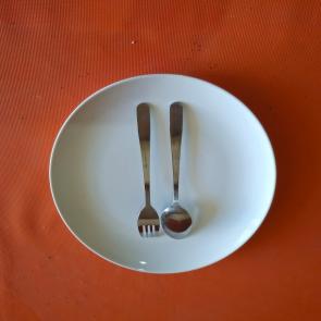 Sewa&nbsp;piring&nbsp;prasmanan&nbsp;bali Bahan kramik Ukuran lebar 28 cm Harga&nbsp;sewa&nbsp;satu paket komplit sedok dan garbu Menyediakan&nbsp;kebutuhan&nbsp;meja&nbsp;prasmanan&nbsp;Pesta&nbsp;Anda&nbsp;dengan&nbsp;harga&nbsp;murah Harga&nbsp;belum&nbsp;termasuk&nbsp;ongkir (sewa alat lengkap gratis ongkir) Area sewa khusus wilayah bali Telepon / Wa 0811 39 5454 Atau datang langsung Gudang Jl. Pura Demak Barat No 168X Denpasar Bali