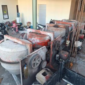 Sewa mixer semen bali Untuk kebutuhan proyek, pengecoran bangunan, jalan Dll Hanya untuk wilayah bali Bisa harian, mingguan dan bulanan Jaminan sewa KTP atau SIM Harga belum termasuk ONGKIR Gudang : Jl Pura Demak Barat No 168X Denpasar - Bali Telepon : 0811 39 5454
