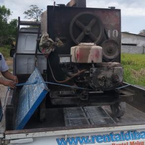 Rental Molen Bali Spesifikasi : Kapasitas ukuran 50 kg Mesin diesel Bahan bakar solar dan pertalite Harga belum termasuk BBM Rental Molen 1 hari 1 unit 350.000 Rental Molen 1 minggu 1 unit 750.000 Rental Molen 1 bulan 1 unit 2.500.000 Telepon / Wa 0811 39 5454 Atau datang langsung Gudang Jl. Pura Demak Barat No 168X Denpasar Bali