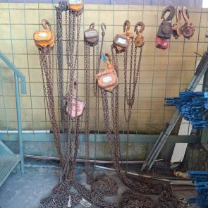 Sewa chain block 5 ton bali Adalah alat yang di gunakan untuk mengangkat beban berat di bawah 5 ton Rantai 10 meter ( tersedia juga rantai 20 meter) Jaminan sewa KTP atau SIM Harga belum termasuk ONGKIR Gudang : Jl Pura Demak Barat No 168X Denpasar - Bali Telepon : 0811 39 5454