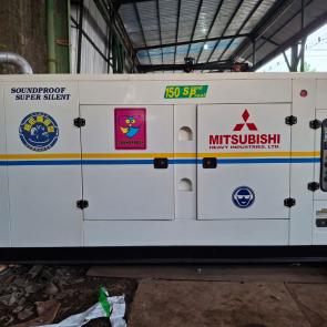 Sewa genset 150 KVA Spesifikasi genset SBB : Kapasitas 150 Kva3 Phase silent50 meter kable listrikInstalasi kabel ke panel utama8 jam stanby teknisiBahan bakar Solar8 jam kerja Telepon / Wa 0811 39 5454 Atau datang langsung Gudang Jl. Pura Demak Barat No 168X Denpasar Bali