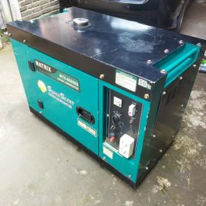 Sewa genset 5000 watt Keterangan sewa genset SBB : Cocok di gunakan back up jika mati listrik Bahan Bakar SOLAR Harga sewa per hari Jaminan KTP atau SIM Harga unit saja ( belum termasuk transport, BBM dan operator) Telepon / Wa 0811 39 5454 Atau datang langsung Gudang Jl. Pura Demak Barat No 168X Denpasar Bali