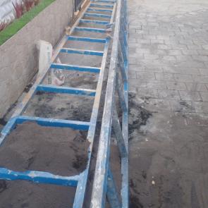 Sewa tangga monyet Tersedia ukuran tinggi 6 meter Dipergunakan untuk pengecatan bangunan Outdoor Jaminan KTP atau SIM Biaya transport antar jemput menyesuaikan Lokasi Gudang : Jl Pura Demak Barat No 168X Denpasar - Bali Telepon : 0811 39 5454