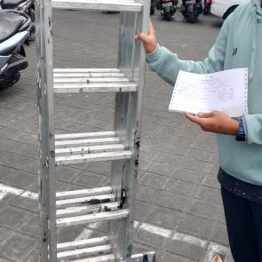 Sewa tangga Ukuran yang tersedia 3, 4, 5, 6 dan 7.3 meter Stok banyak Jaminan KTP atau SIM Tersedia jasa Pengiriman &amp; pengembalian ( bisa COD ) Material aluminium ringan, kuat, dan mudah dibawa Dapat dilipat dan diatur tinggi-rendahnya sesuai kebutuhan Khusus wilayah bali Telepon / Wa 0811 39 5454 Atau datang langsung Gudang Jl. Pura Demak Barat No 168X Denpasar Bali