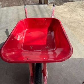 Sewa gerobak sorong bali Adalah alat yang di gunakan untuk membantu pindahan material bangunan kekuatan 100Kg Stok ada 4 unit Jaminan sewa KTP atau SIM Harga belum termasuk ONGKIR Gudang : Jl Pura Demak Barat No 168X Denpasar - Bali Telepon : 0811 39 5454